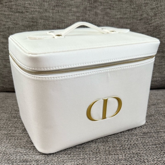 DIOR Prestige Lifestyle Set White Vanity Pouch Cotton Face Towel - Picture 6 of 16